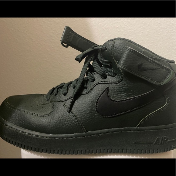 nike air force ones green